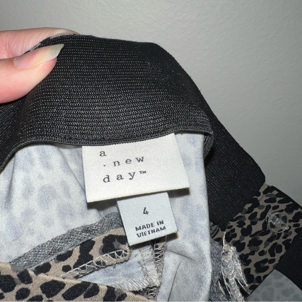 Cheetah ankle pull on pant sz 4 fitted leopard elastic waist side zip high rise - Picture 10 of 12